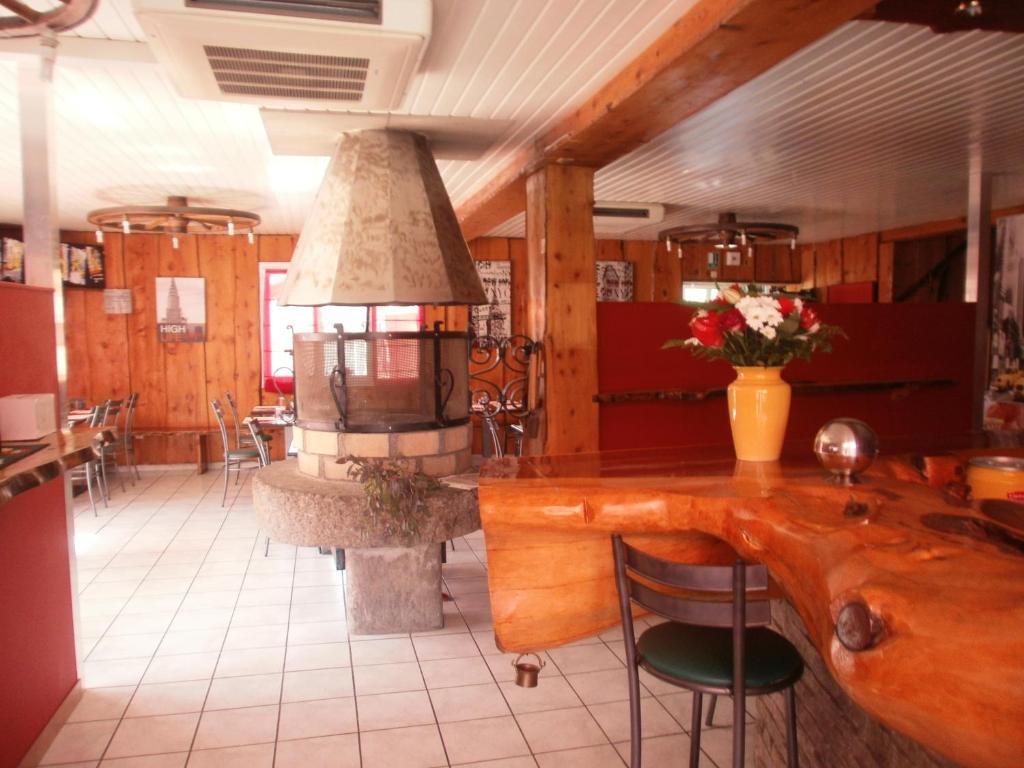 Hotel Restaurant Lancheton Saint-Julien-Mont-Denis Kültér fotó
